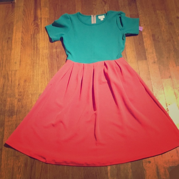 LuLaRoe Dresses & Skirts - NWT LuLaRoe Amelia dress